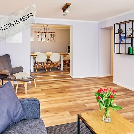 Grosszuegige Ferienwohnung Mit Terrasse Busum Exterior photo